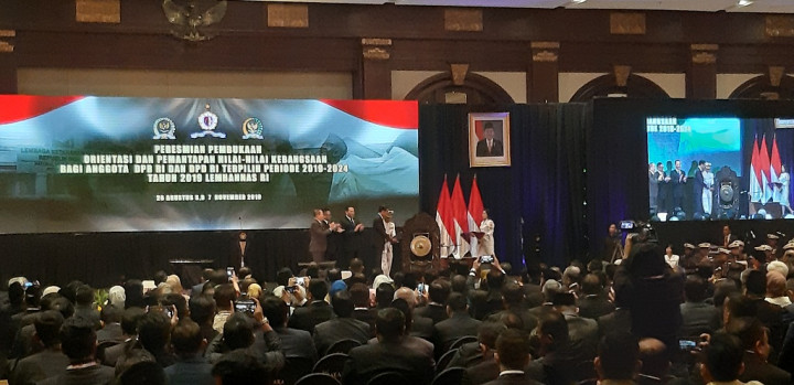 Jokowi Minta DPR Terpilih Cepat Buat Regulasi