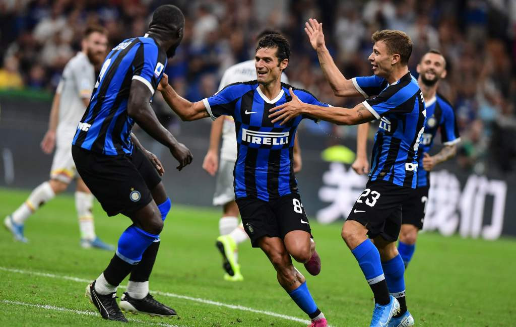 Para pemain Inter merayakan kemenangan atas Lecce di laga perdana Liga Serie-A Italia 2019--2020 (Foto: AFP/Miguel Medina)