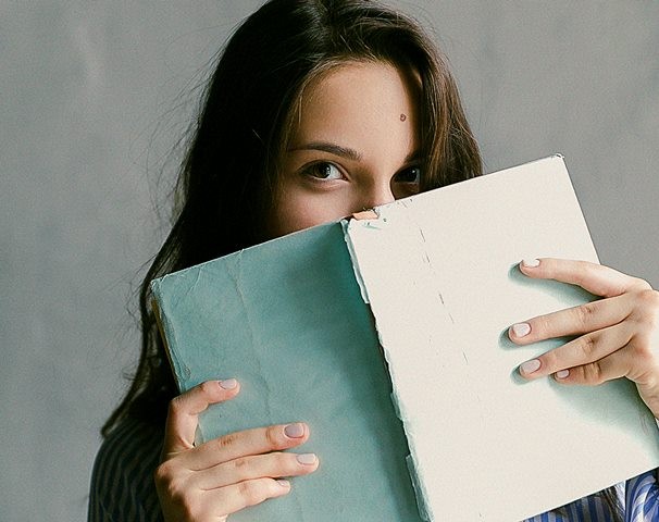 Manfaat Rutin Membaca Buku