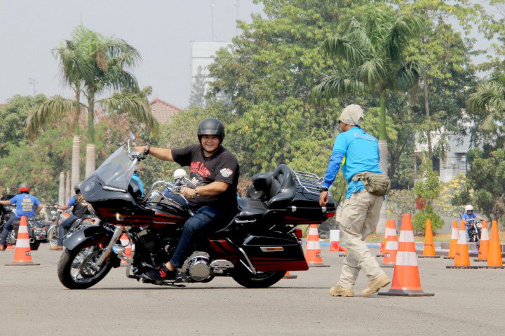 80 Bikers H-D Berlatih Safety Riding Bersama Polisi