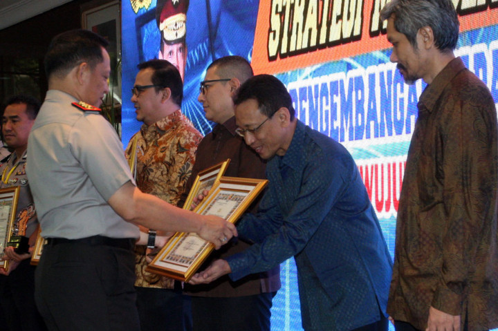 Media Indonesia Raih Penghargaan Media Cetak Mitra Polri Terbaik