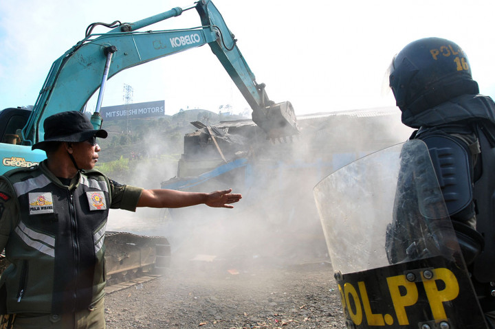 Puluhan Rumah Tanpa Izin di Cisarua Dibongkar