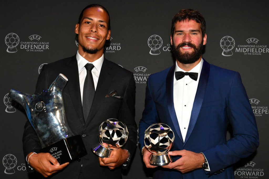 Van Dijk dan Alisson (UEFA)