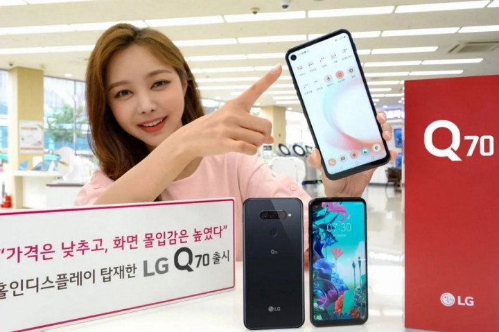 LG Q70 Jadi Ponsel Pertama LG dengan Lubang di Layar