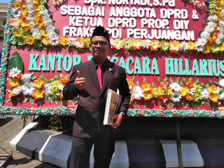 Usai Dilantik, Anggota DPRD DIY Pulang Jalan Kaki
