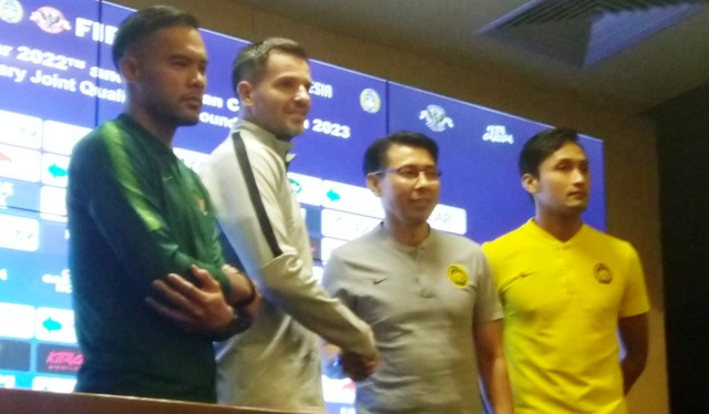 Pelatih Timnas Indonesia Simon McMenemy (kedua dari kiri)-Medcom.id/Muhammad Al Hasan