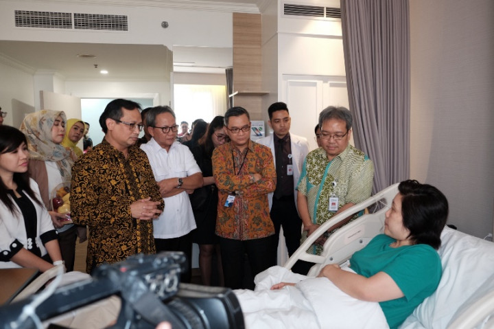 Apresiasi Peserta, Direksi BPJS TK Kunjungi Korban Kecelakaan