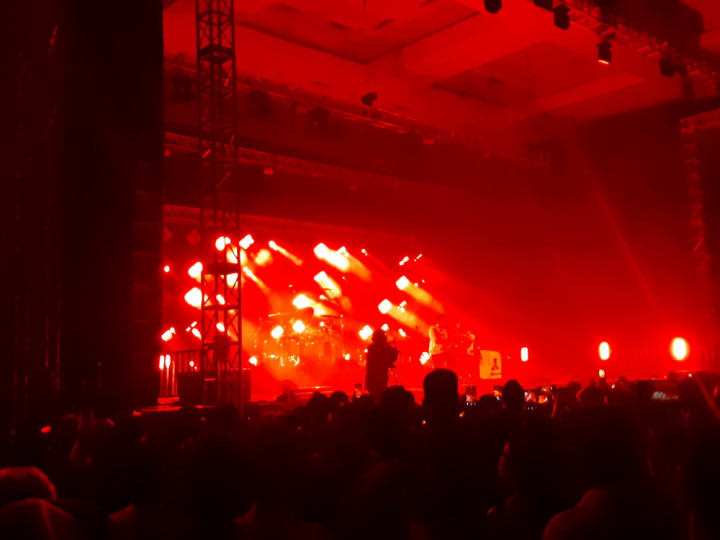 Nama Chester Bennington Menggema di Konser Mike Shinoda