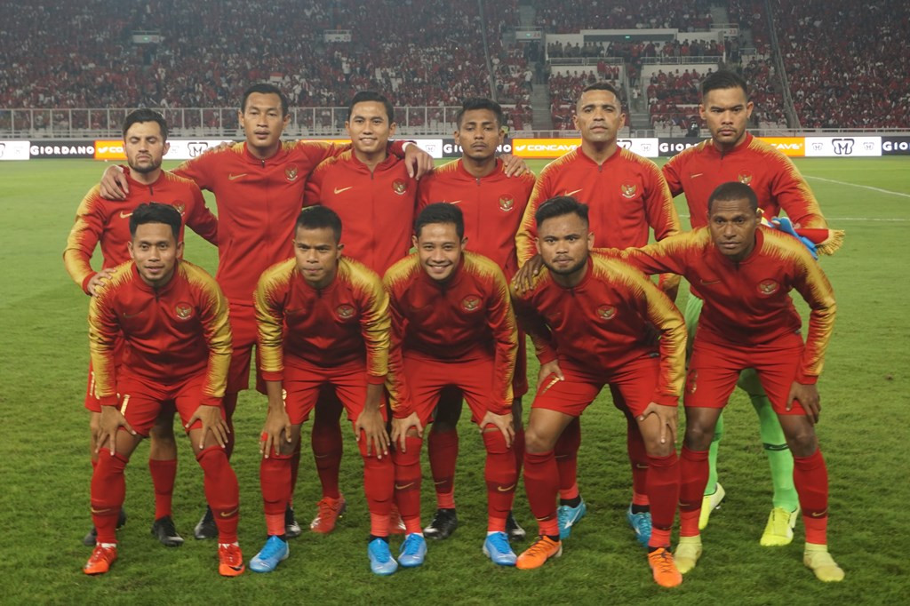 Timnas Indonesia berpose sebelum laga melawan Malaysia dalam laga perdana kualifikasi Piala Dunia 2022 zona Asia (Medcom.id/Kautsar Zamroni)