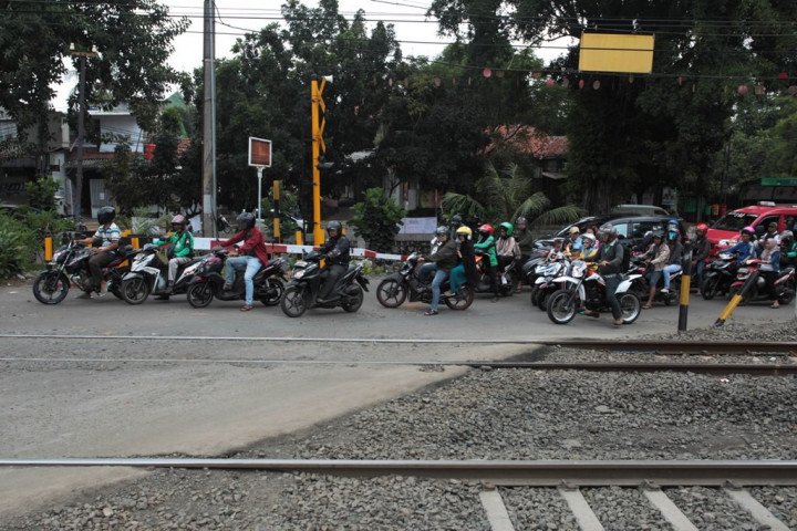 Maut di Perlintasan Sebidang