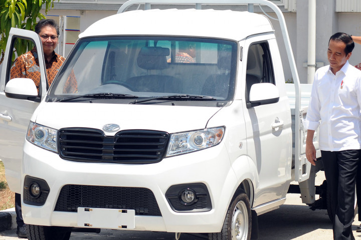 Jokowi Resmikan Pabrik Mobil Esemka