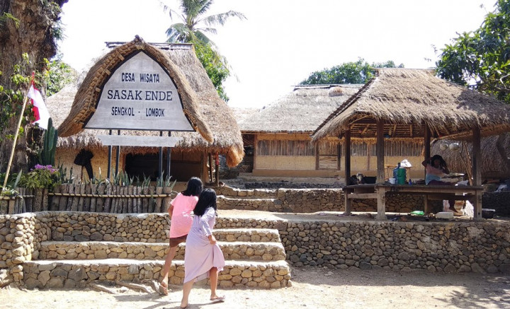 Menjaga Kekentalan Budaya Dusun Ende