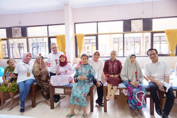 Senyum Pelanggan Indonesia Benderang, Upaya PLN Tingkatkan Pelayanan