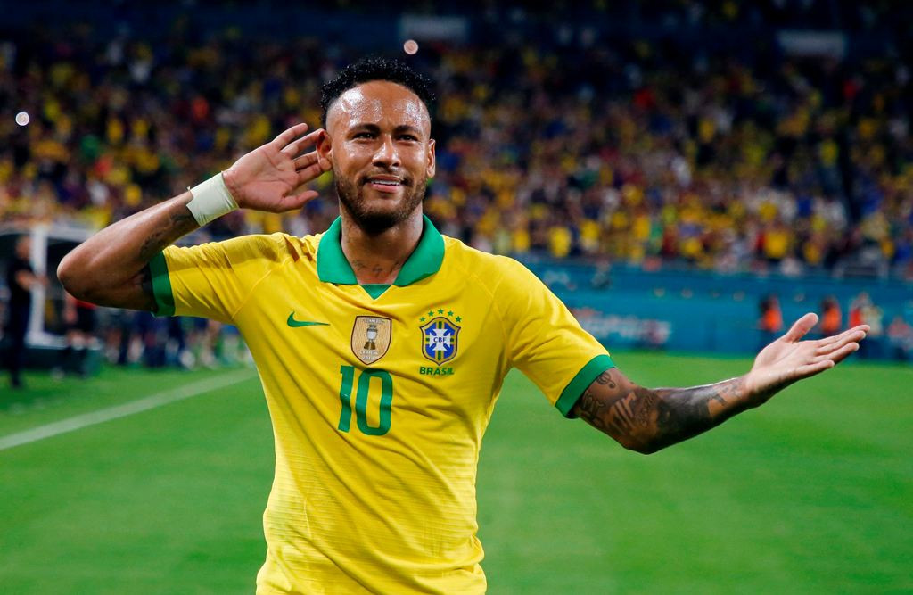 Penyerang Brasil, Neymar, merayakan gol yang dicetaknya ke gawang Kolombia (AFP/Rhona Wise)