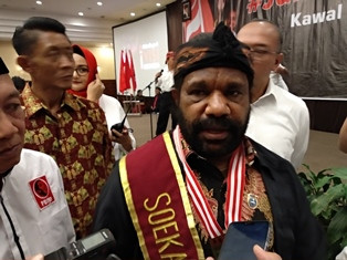 <i>Di Papua Sudah 'Bakar Batu'</i>