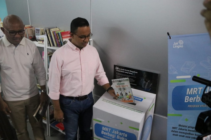 Anies Dorong Warga Jakarta Gemar Baca Buku