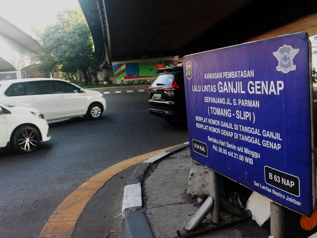 Sosialisasi perluasan sistem ganjil-genap. Foto: MI/Saskia Anindya Putri