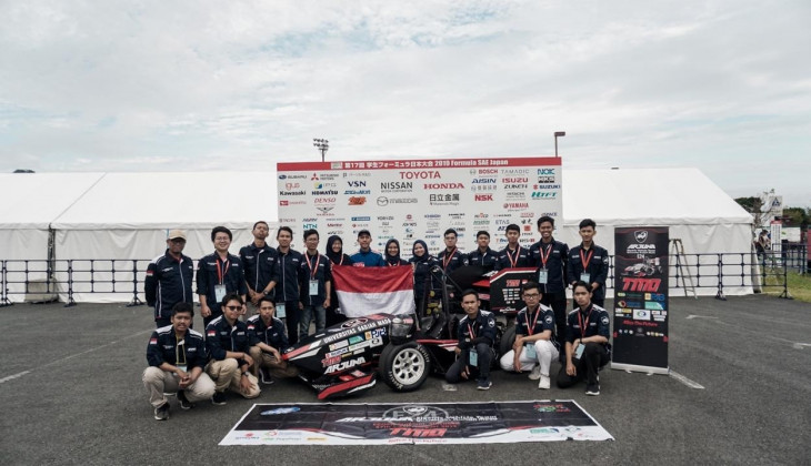 Tim mobil listrik Arjuna TMO Universitas Gadjah Mada (UGM).  Foto:  UGM/Dok. Humas.