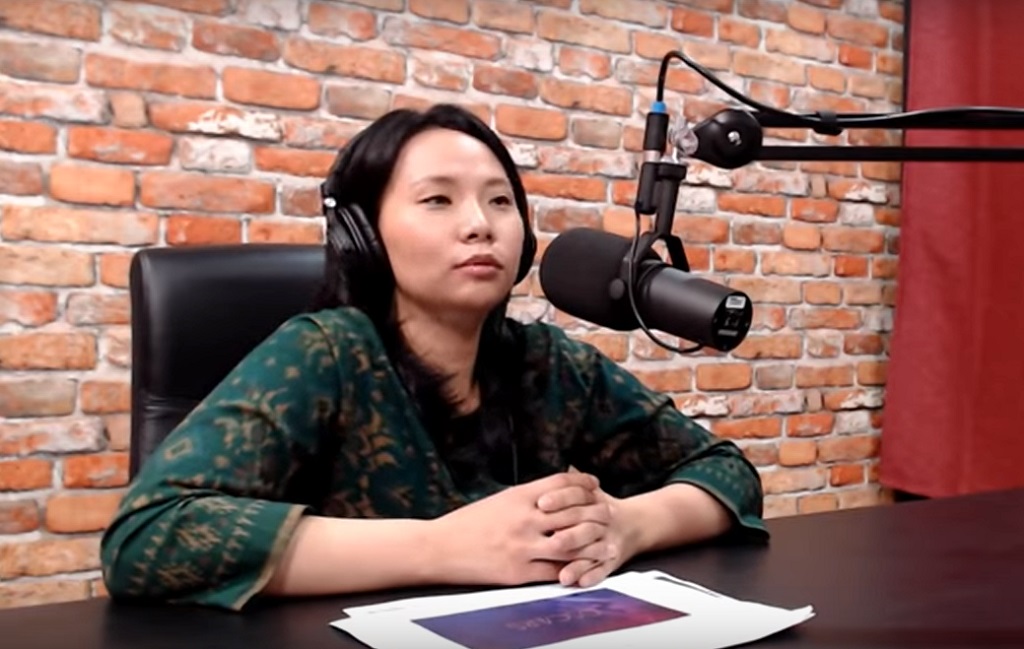 Livi Zheng saat diwawancarai Deddy Corbuzier (Foto: YouTube Deddy Corbuzier)