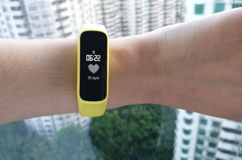 samsung galaxy fit e unik terjangkau