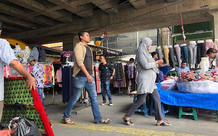 PKL Tanah Abang Merasa <i>Dibeking</i> Anies