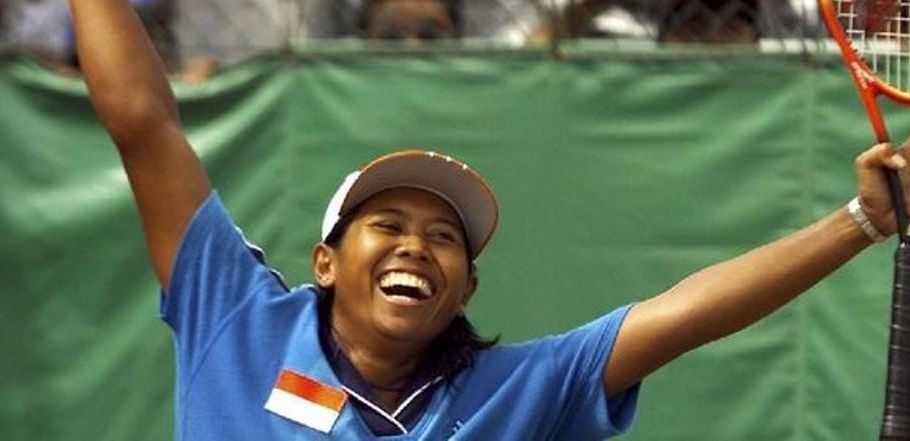 Luapan kegembiraan Yayuk Basuki usai meraih medali emas Asian Games 1998 di Bangkok, Thailand (Foto: AFP PHOTO / TORSTEN BLACKWOOD)