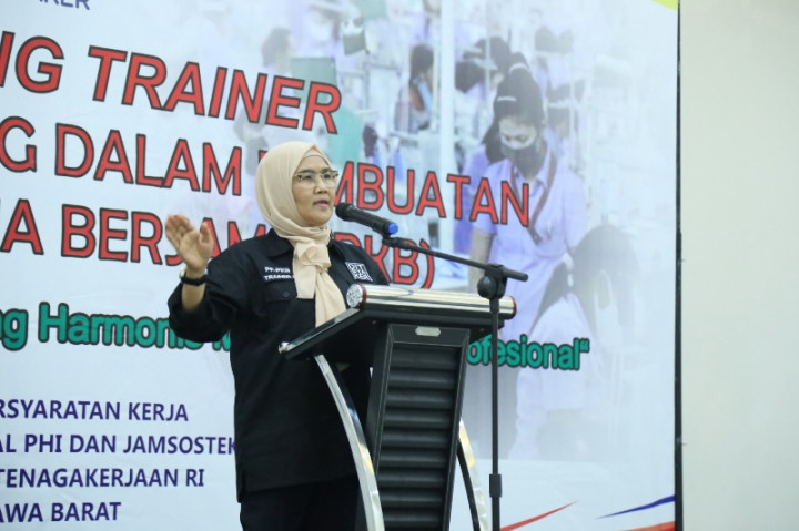 Kemenaker Latih Trainer Piawai Berunding