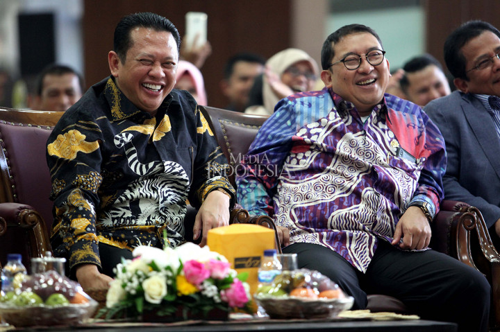 Kritik DPR Lewat Stand Up Comedy