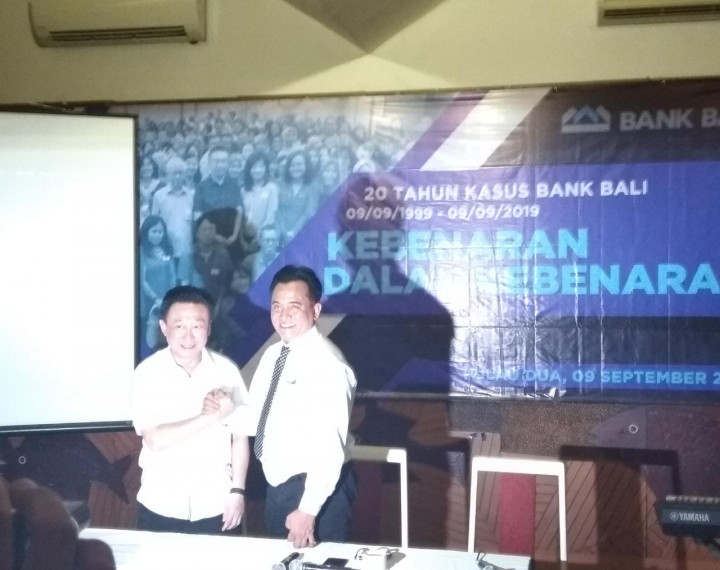 Gugat SCB, Gandeng Yusril