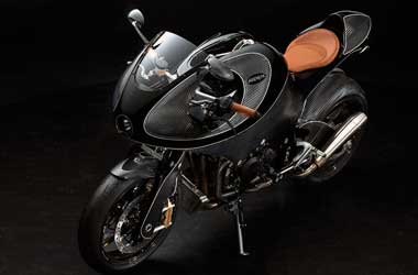 Gentleman Racer, Pakai Bodi Serat Karbon