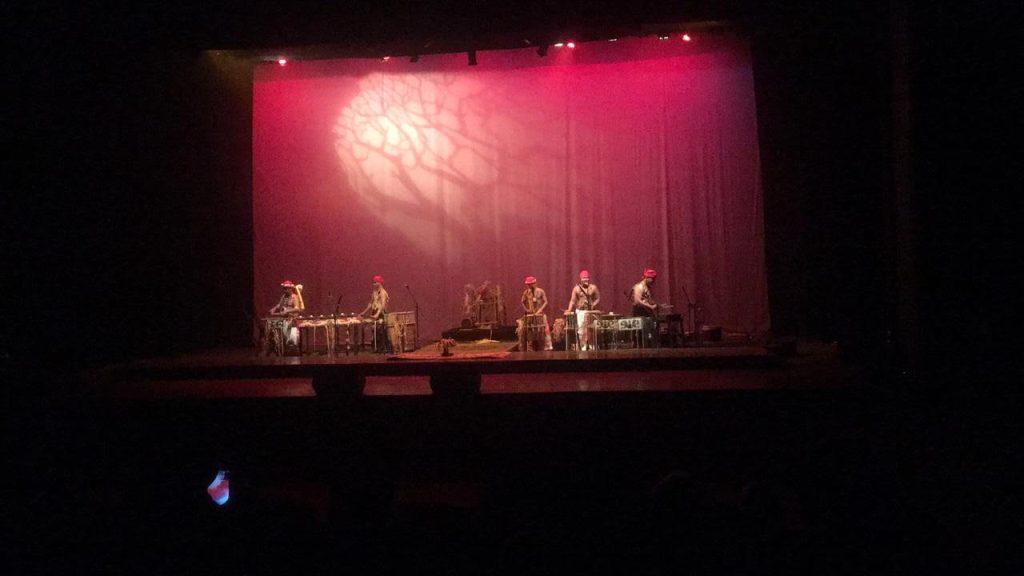 Sanggar Seni Swalas Gunaq, dari Kutai Barat, Kalimantan Timur, menampilkan tarian belian bawo dalam Etno Musik Festival 2019. Foto: Medcom.id/Ilham Pratama Putra