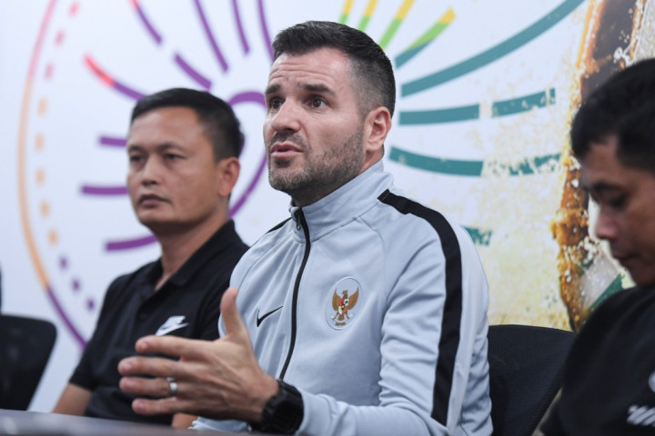 Tak Terima Dikritik, Simon McMenemy Singgung Luis Milla