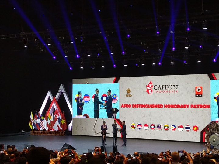 Jokowi Merasa Tak Pantas Dapat Penghargaan Insinyur