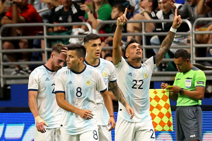 Hattrick Martinez Bawa Argentina Lumat Meksiko 4-0