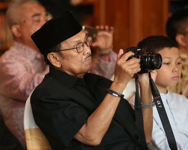 Ekonom: Habibie Berperan Tekan Praktik Monopoli