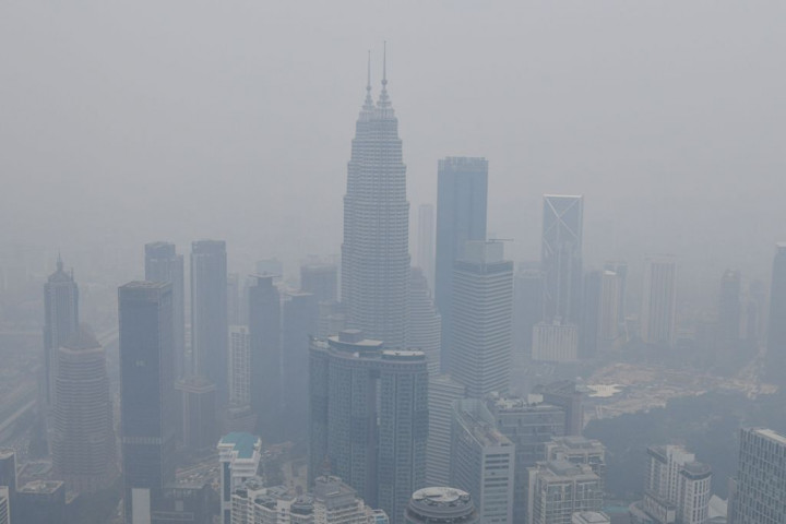 Kabut Asap Makin Parah, Malaysia Kirim 500 Ribu Masker