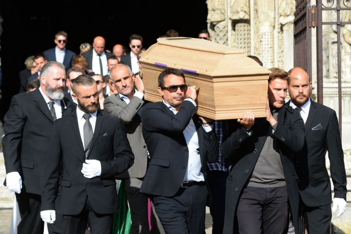 Antoine Hubert Dimakamkan