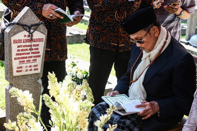 Untaian Doa dan Puisi Cinta BJ Habibie