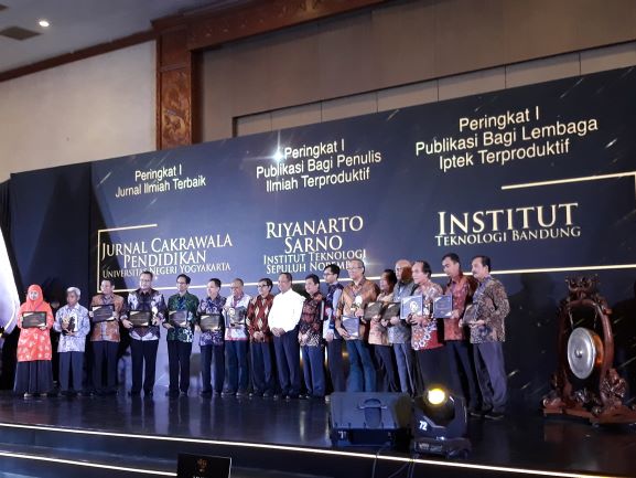 Penyerahan penghargaan kepada para pemenang SINTA Award 2019.  Foto:  Medcom.id/Citra Larasati