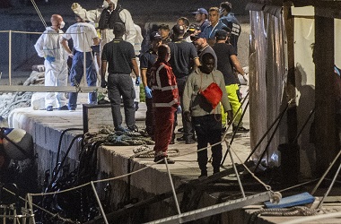 Pemerintah Baru Italia Izinkan 82 Imigran Berlabuh