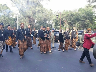 Keris Hibah Jokowi Jadi Ikon Kirab Sura Pemkot Solo