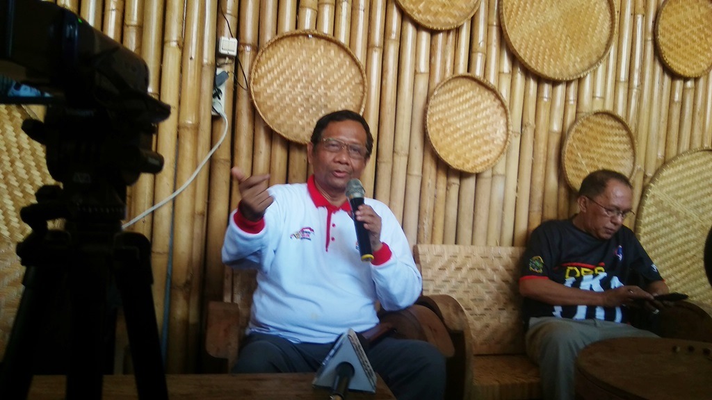 Eks Ketua Mahkamah Konstitusi (MK) Mahfud MD (kiri). (Foto: Medcom.id/Ahmad Mustaqim)