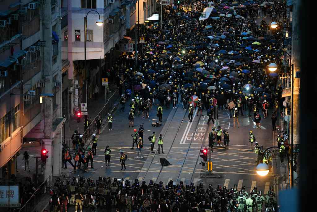 Demonstran menyerbu pusat kota Hong Kong. (Foto: AFP)