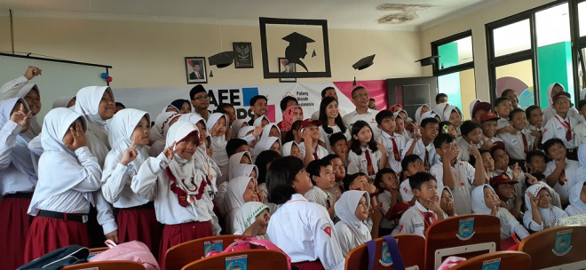 Siswa SD di Tangerang Selatan mendapatkan edukasi simulasi bencana. (Foto: Medcom.id/Farhan)