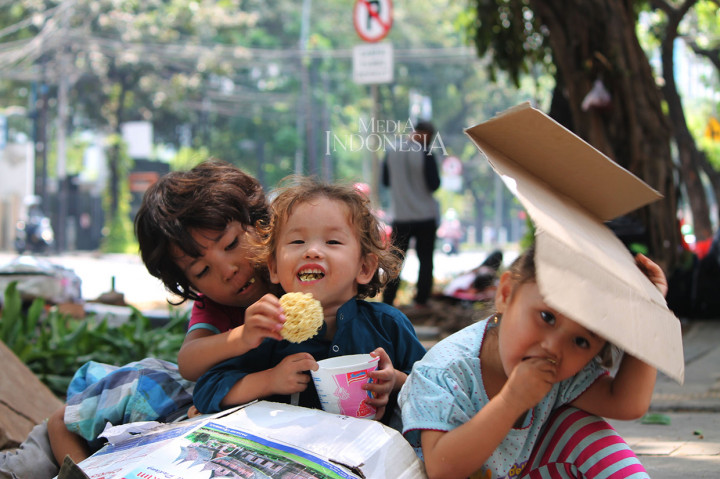 Para Pencari Suaka Kembali ke Trotoar Kebon Sirih