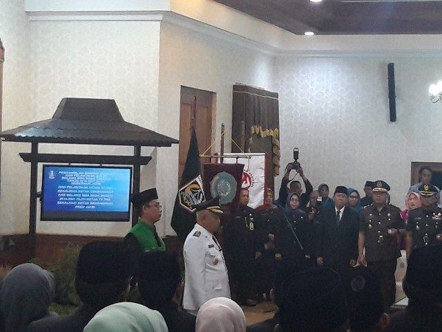 Khofifah Resmi Lantik Sanusi Sebagai Bupati Malang
