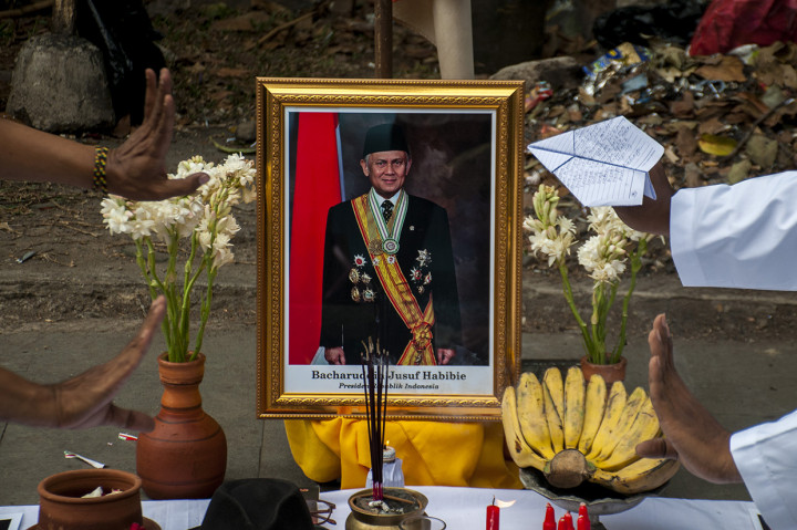 Seniman Bandung Gelar Pentas Seni untuk BJ Habibie