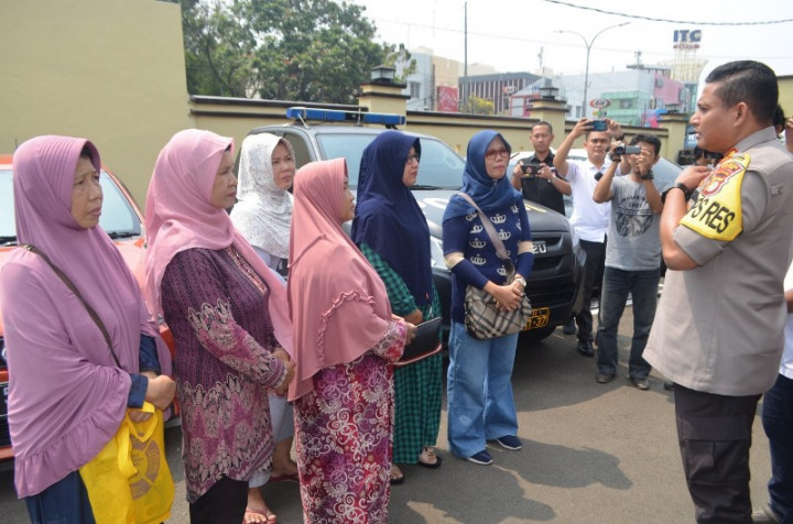 Cerita Konsumen Damtour tak Kunjung Berangkat Umrah