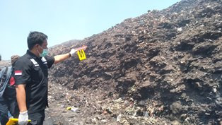 Polisi Olah TKP Kebakaran TPA Antang