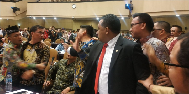 Rapat Paripurna DPD Ricuh